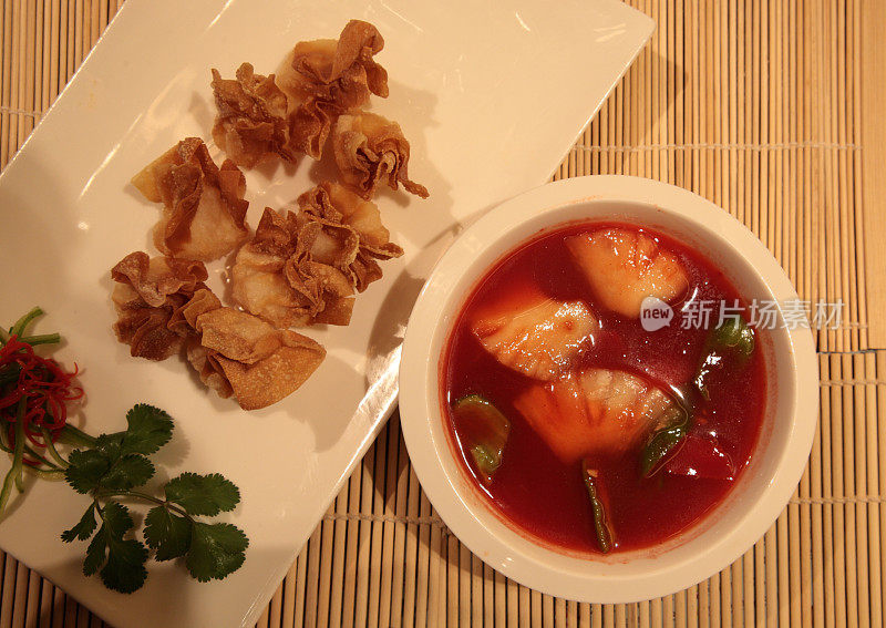 Deep fried wonton with sweet and sour sauce (油炸云吞)